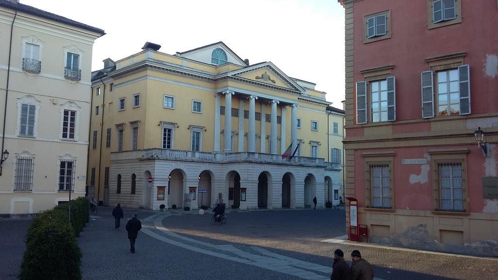 Residenza Teatro Piacenza Bagian luar foto